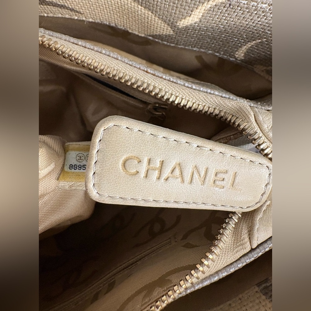 CHANEL Camellia Raffia CC Logo Chain Tote - Picture 13 of 16